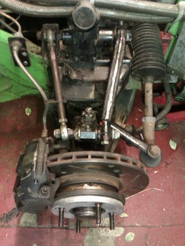 2.8i Capri discs with a spacer in between the disc and hub - Wilwood Dynalite calipers with a fabricated alloy mounting bracket.jpg