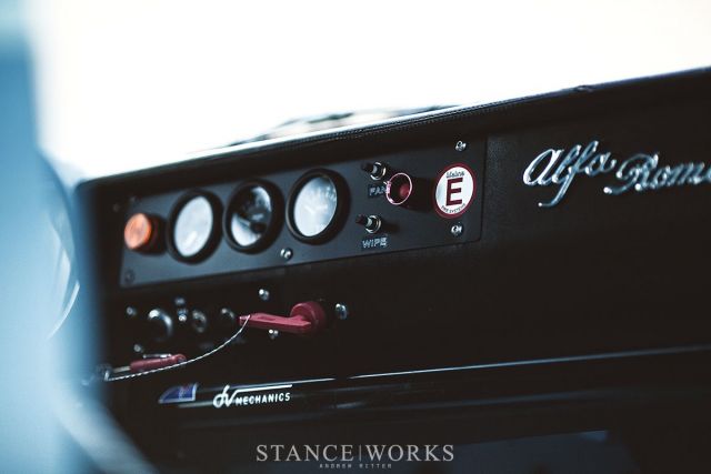 alfa-romeo-giulia-race-dash-interior.thumb.jpg.d8b4ddc58cd32cd2e8020083a811de9a.jpg