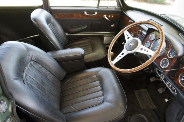 Paul-McCartney-Mini-Cooper-S-Interior-740x492.thumb.jpg.52bd230fbafd22c5434627af94216963.jpg